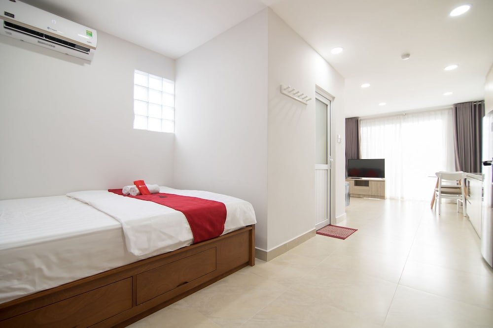 Фото RedDoorz Premium near E-Town 3