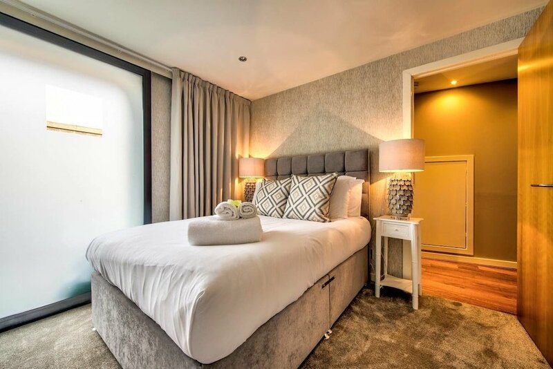 Жильё посуточно Stunning&modern 3bedroom Mews House With Parking в Эдинбурге