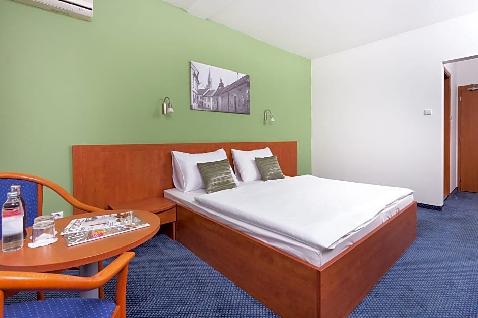 Фото Hotel Bratislava