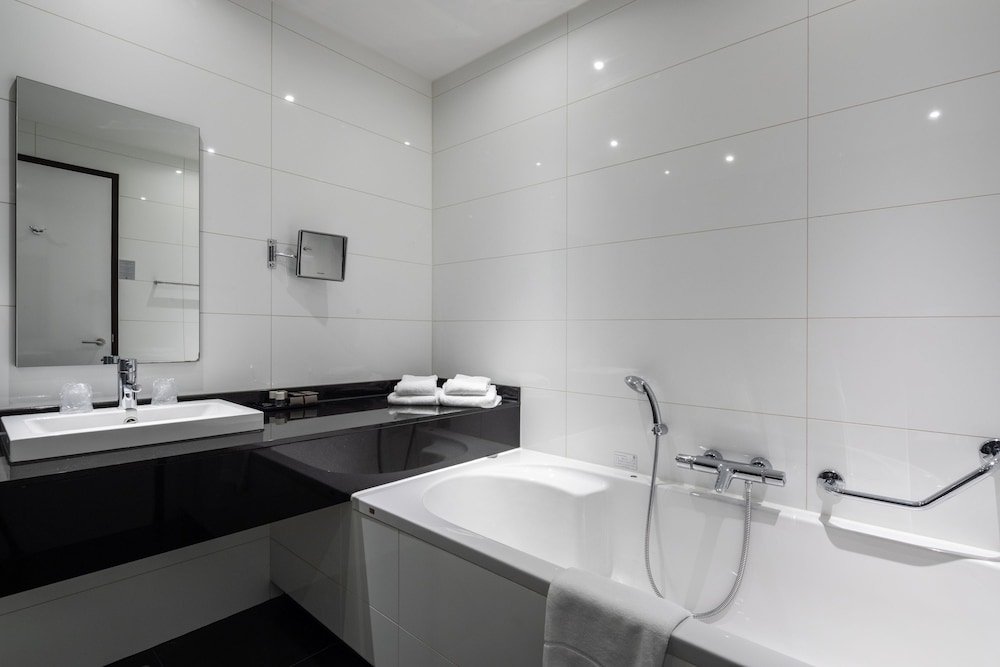 Фото Van der Valk Hotel Duiven near Arnhem A12