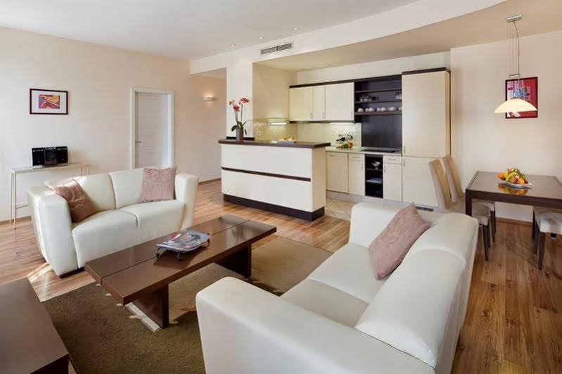 Фото Mamaison Residence Izabella Budapest