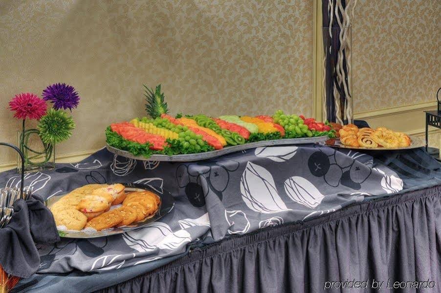 Фото TownePlace Suites by Marriott Oshawa