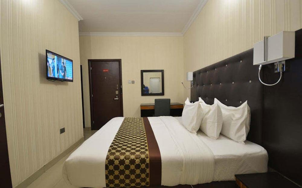Фото Lakeem Suites - Agboyin Surulere