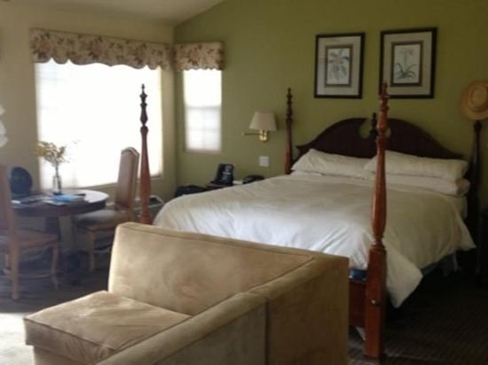 Фото Malibu Country Inn