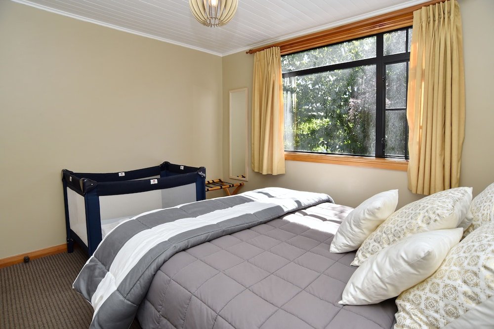 Фото 159 Yaldhurst Road Guest House