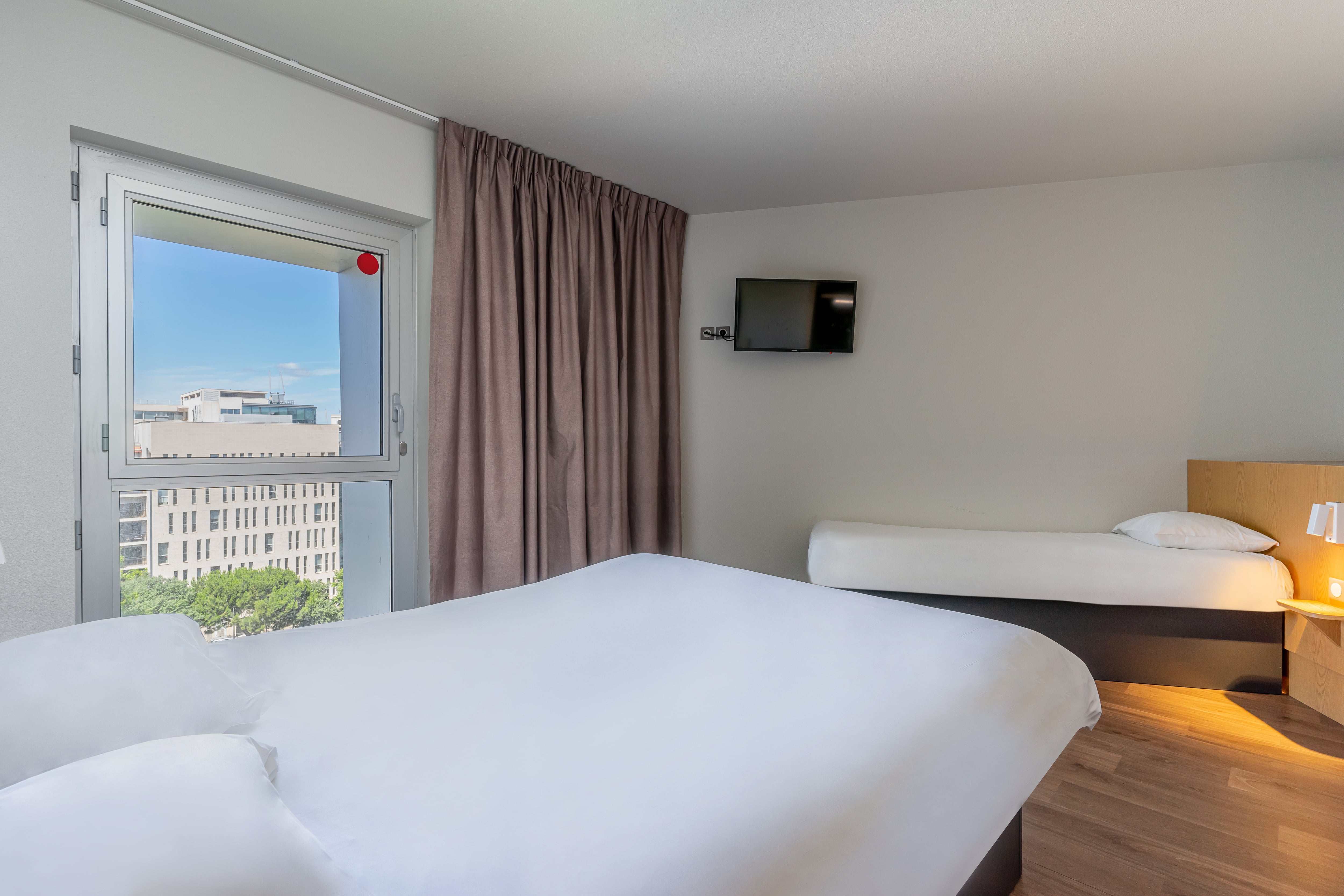 Фото B&B Hôtel Marseille Euromed