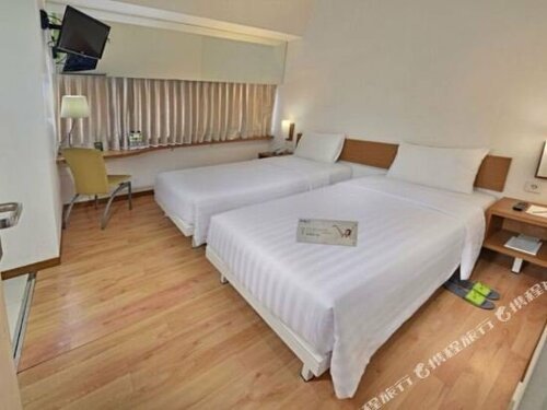 Гостиница Whiz Hotel Pemuda Semarang в Семаранге
