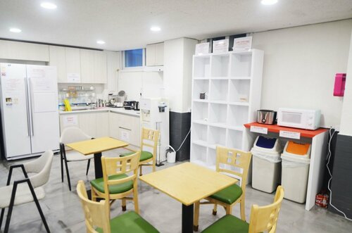 Хостел Kimchee Busan Station Guesthouse - Hostel в Пусане