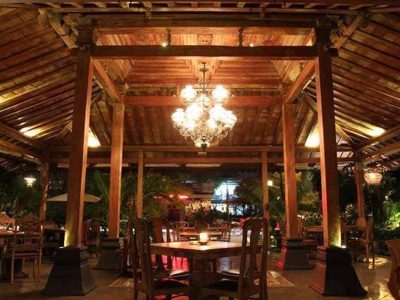Фото Omah Sinten Heritage Hotel & Resto