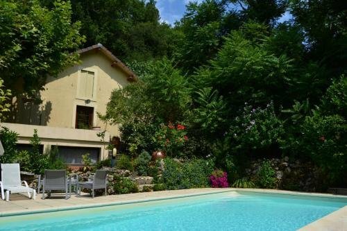 Гостиница Hotel Le Cro-Magnon в Сарле-ла-Канеде