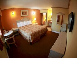 Гостиница Glen Capri Inn & Suites - Burbank Universal в Глендейле