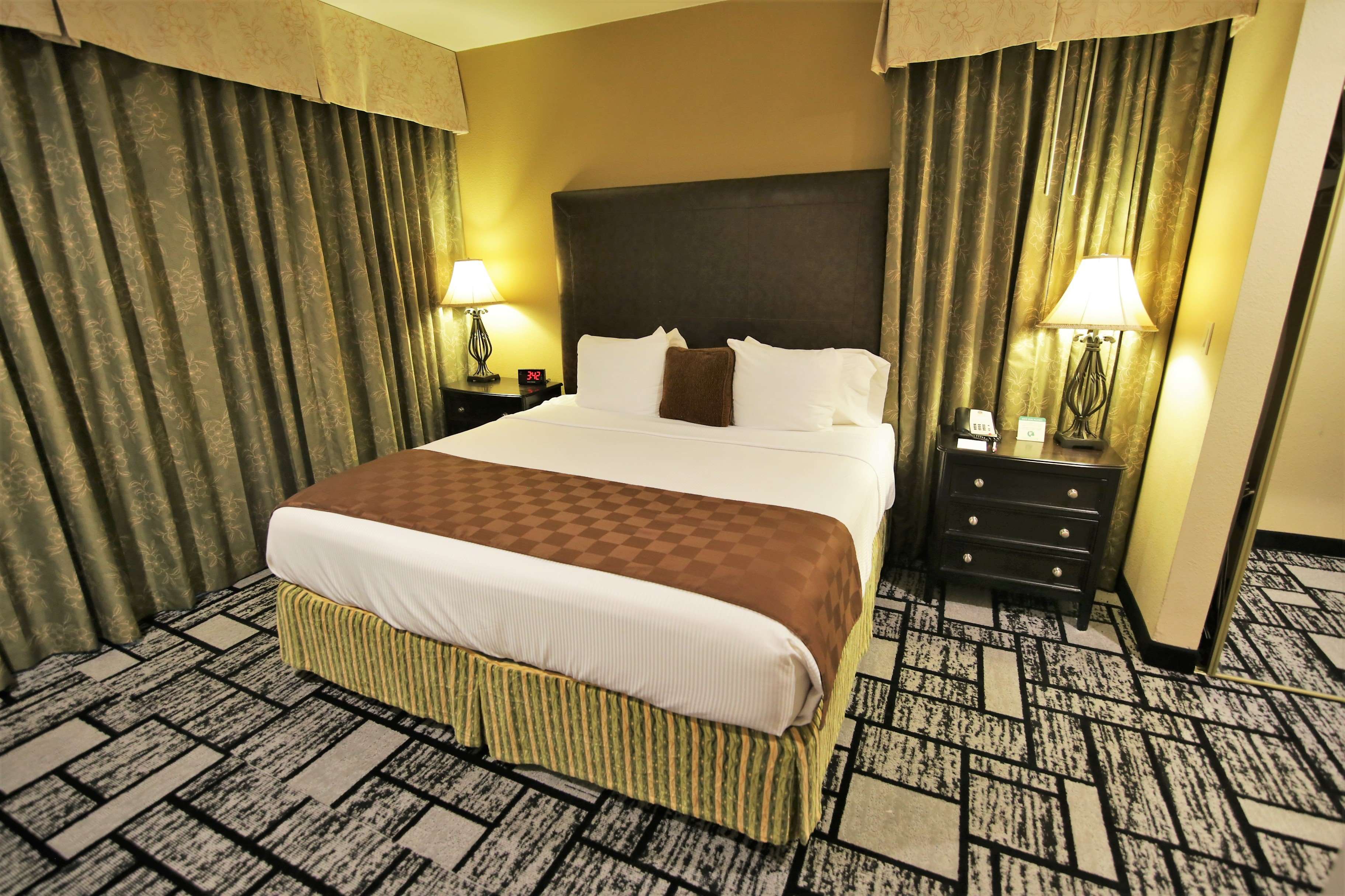 Фото Best Western Plus Meridian Inn & Suites, Anaheim-Orange