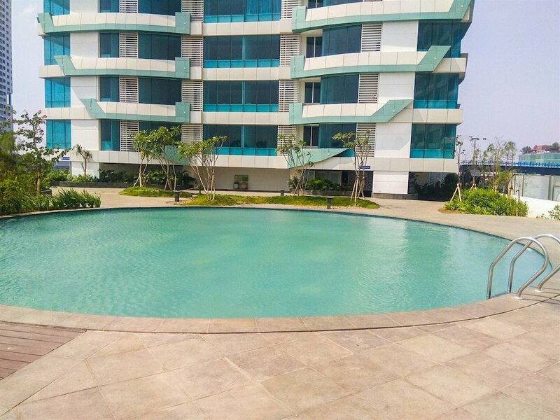 Апартаменты Best Furnished Studio @ Grand Kamala Lagoon Apartment в Бекаси