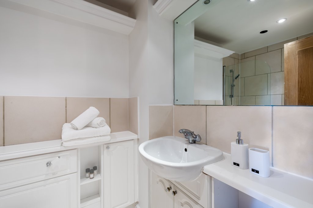 Фото 1 Bed Serviced Apartment near Blackfriars