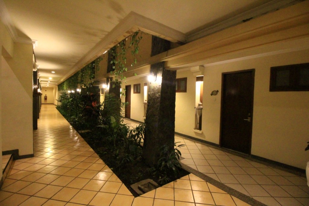 Фото Lotus Garden Hotel