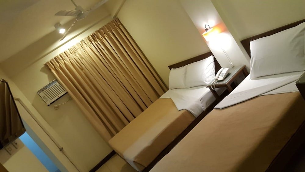 Фото Governor Forbes Inn