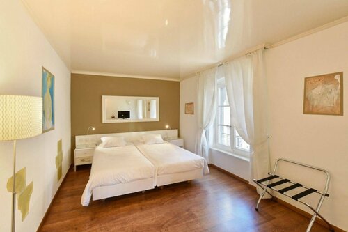 Внешний вид отеля Hostellerie du Château в Ролле, фото 4