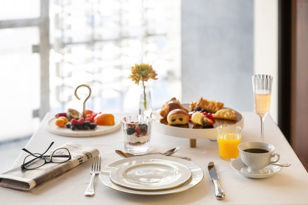 Фото Brown Acropol