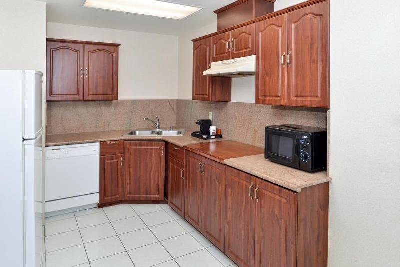 Фото Citrus Suites Redlands Loma Linda