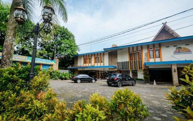 Фото Lingga Hotel