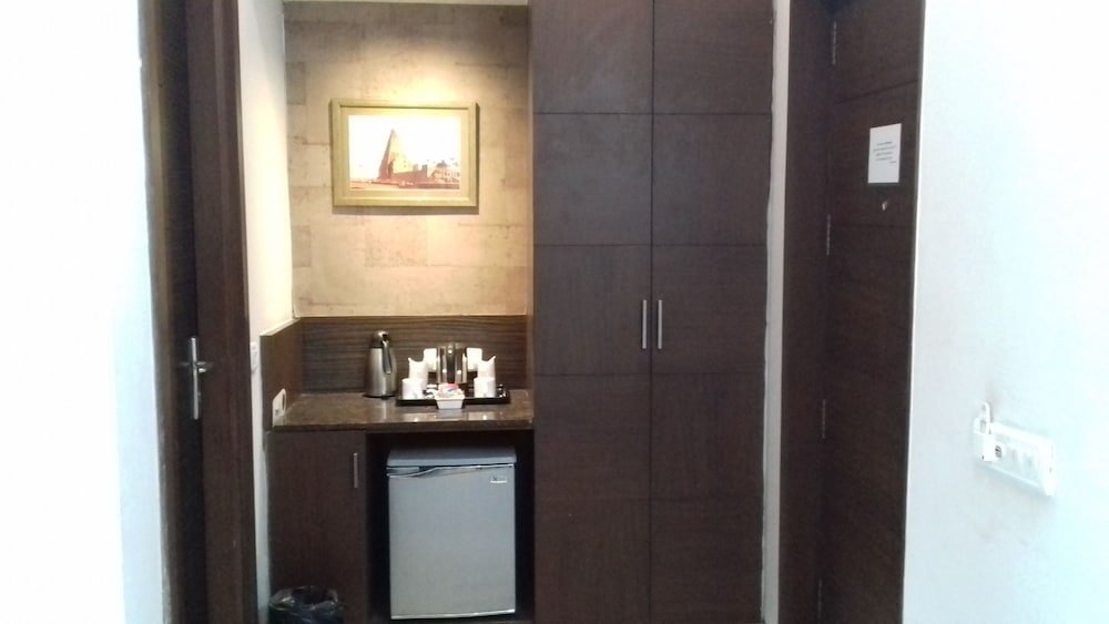 Фото Fabhotel Phoenix Hospitality