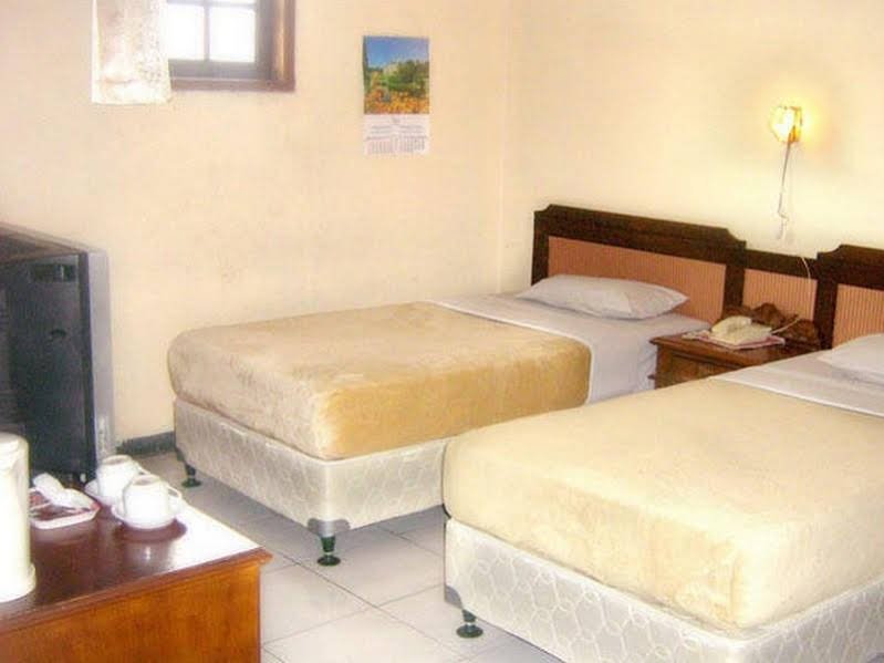 Фото Cihampelas Hotel 2