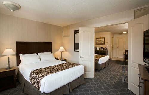 Гостиница High Country Inn в Банффе