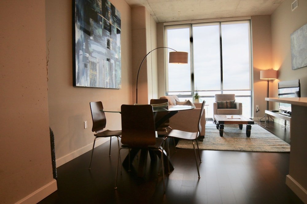 Фото UrHomeInPhilly- Market Street