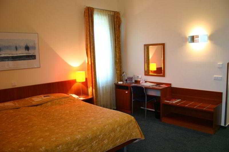 Фото Ramada Airport Hotel Prague