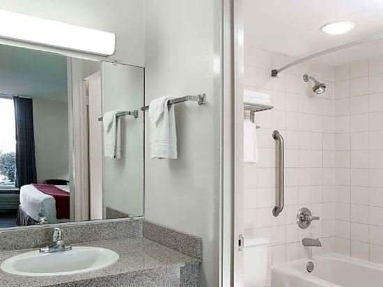 Фото Days Inn by Wyndham Adel I 75