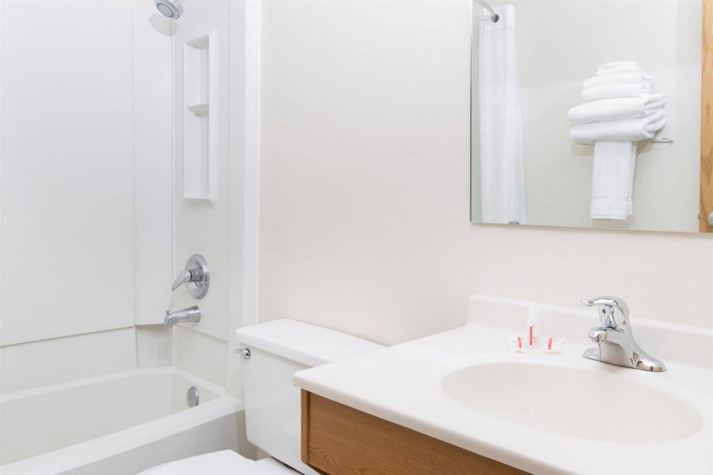 Фото La Quinta Inn & Suites by Wyndham Anchorage Airport