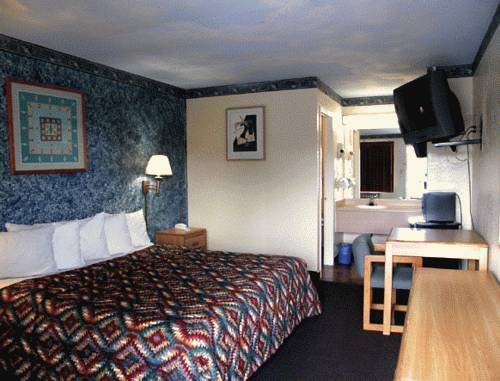 Фото Rodeway Inn Downtown