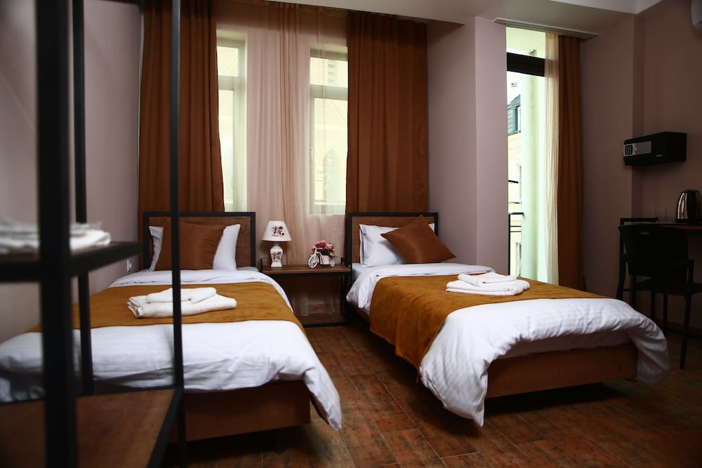 Фото отеля 2