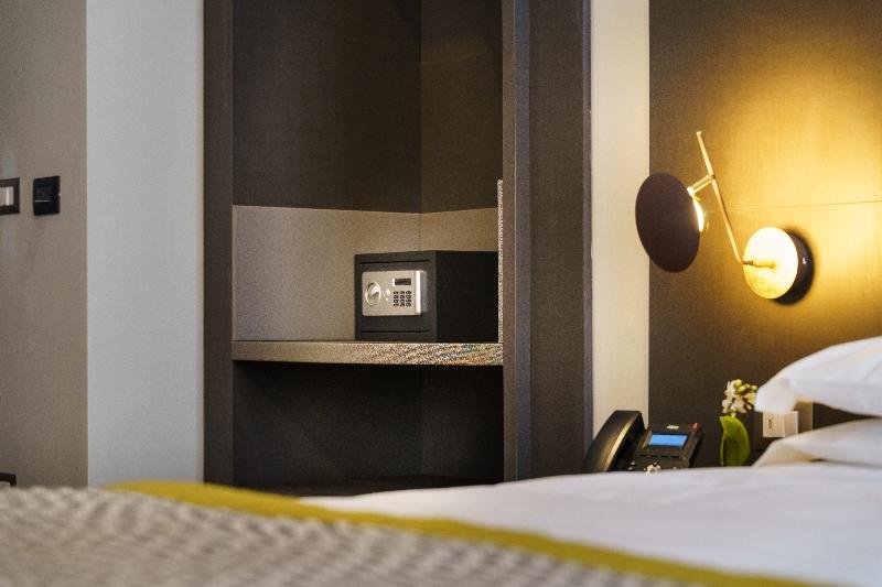 Фото The Cross Hotel