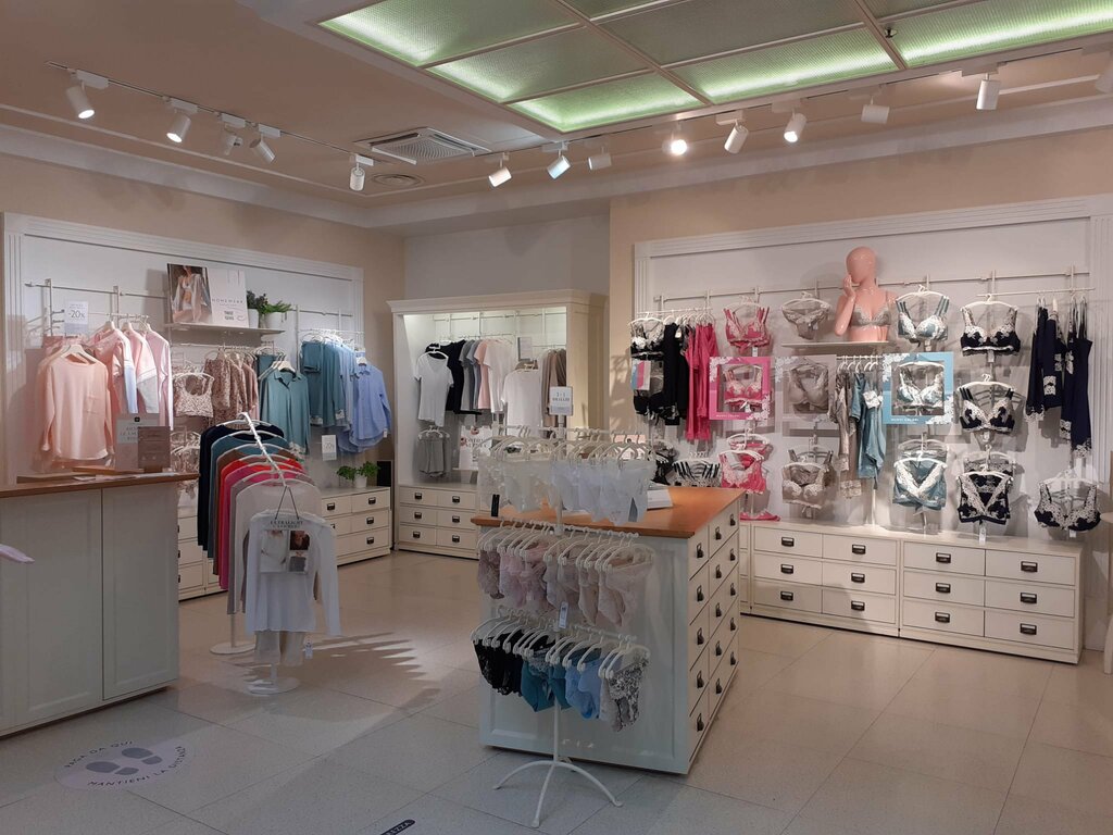 Clothing store Intimissimi, Tuscany, photo