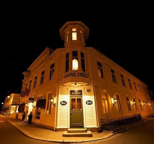 Гостиница Grand Hotell Flekkefjord во Флеккефьорде
