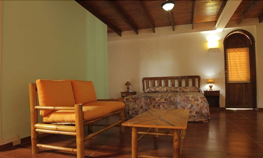 Фото Colin's Hotel