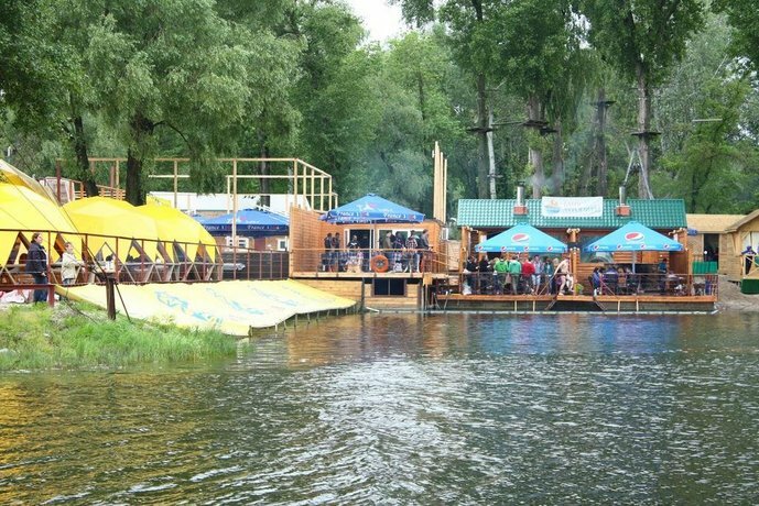 قاعدة ، منزل عطلة Комплекс паркового відпочинку Афродіти в Деснянском районе ، كييف، صورة