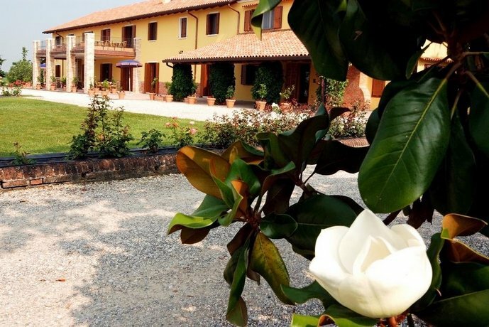 Гостиница Agriturismo Tenuta Regina - Glamping Luxury Lodges