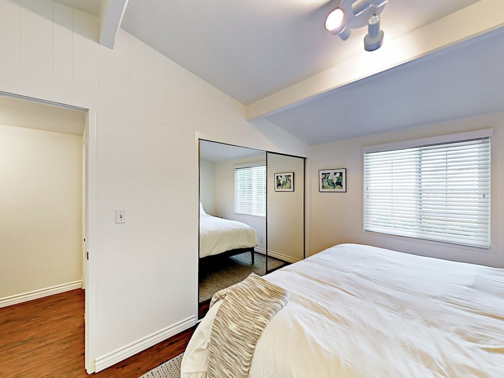 Фото Gillespie Unit B - 3 Br Duplex