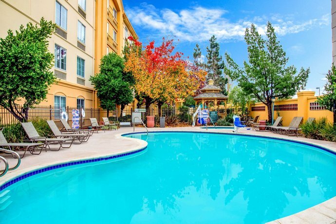 La Quinta Inn & Suites by Wyndham Fremont Silicon Valley