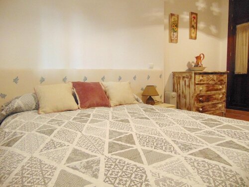 Жильё посуточно House With 4 Bedrooms in Sanlúcar la Mayor, With Enclosed Garden and Wifi