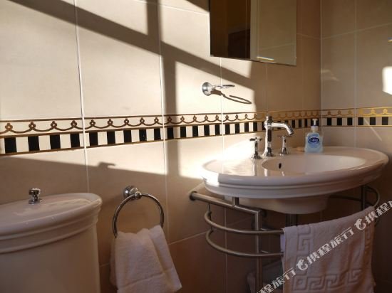 Фото Goodenough Guesthouse