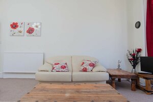 Spacious and Bright Polworth Flat