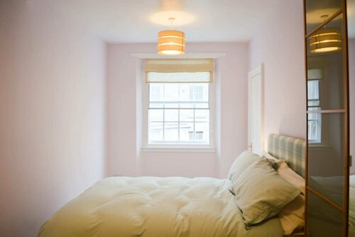 Жильё посуточно Lovely Bright One Bedroom Home Near Meadows в Эдинбурге