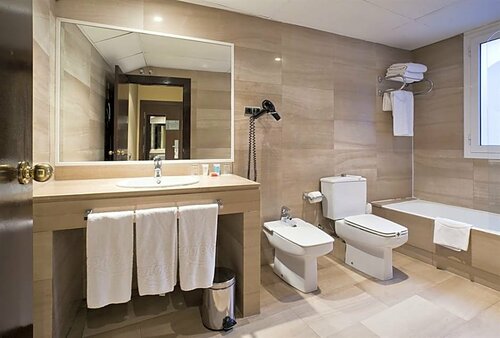 Гостиница Hotel Ilunion Almirante в Барселоне