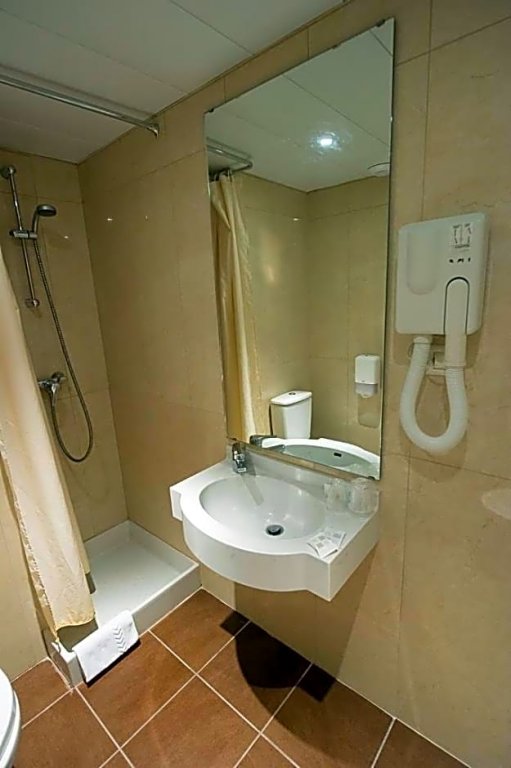 Фото The Originals City, Hôtel Astoria Vatican, Lourdes