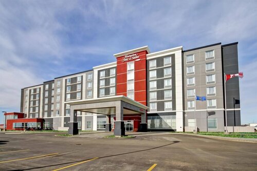 Гостиница Hampton Inn & Suites by Hilton Grande Prairie