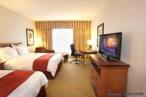 Фото Wyndham Moline on John Deere Commons