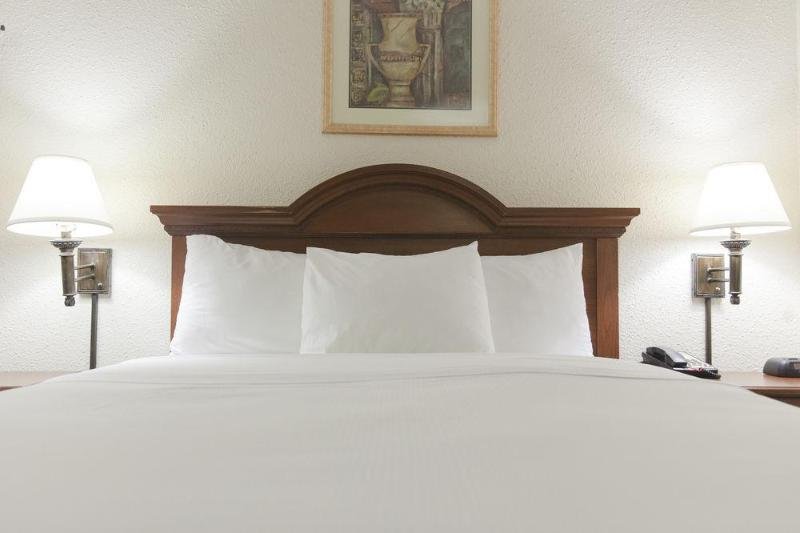 Фото Inns Of Virginia - Arlington